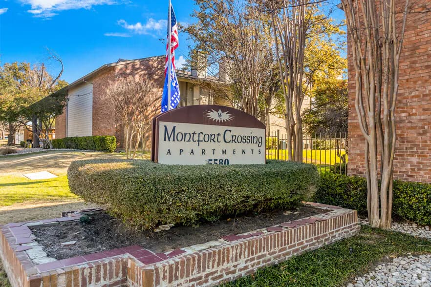 Montfort Crossing in Dallas, Texas