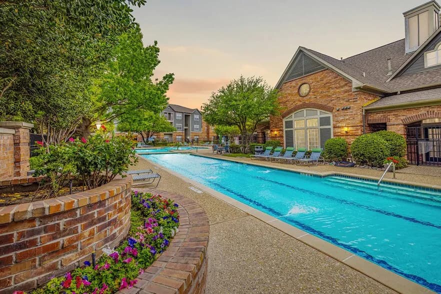 Seasons at Green Oaks in Grand Prairie, Texas