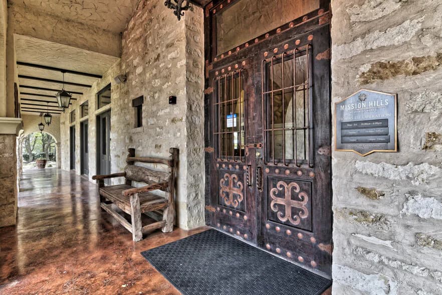 Mission Hills Apartments in San Antonio, Texas
