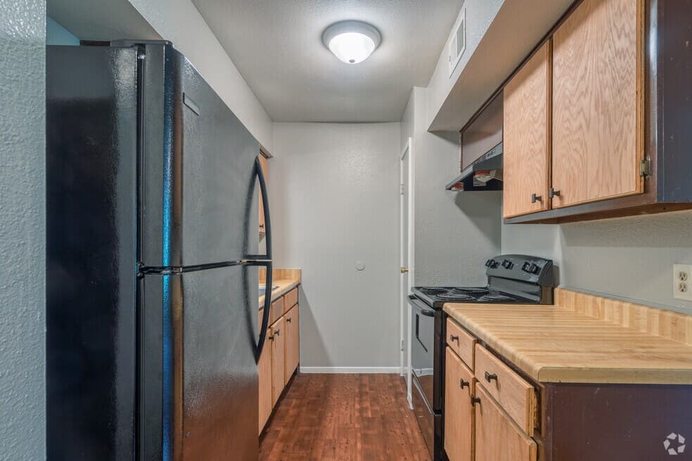 Whisper Oaks Apartments — photo 3
