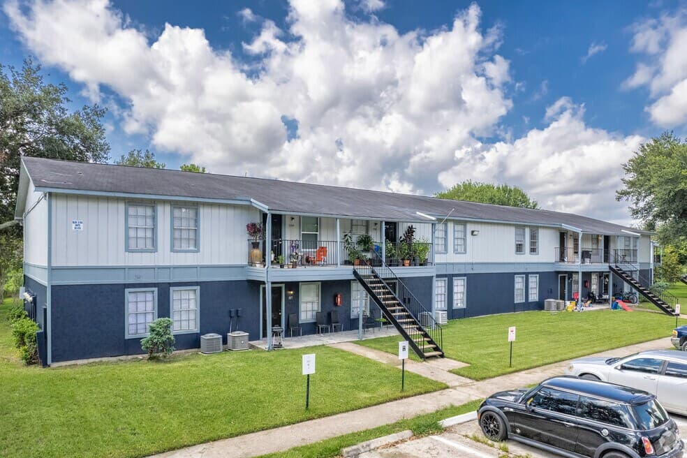 Whisper Oaks Apartments — photo 2