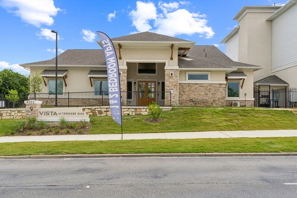 Vista at Thousand Oaks in San Antonio, Texas