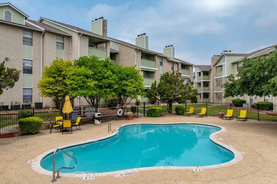 Palisades Park Apartments in Universal City, Texas