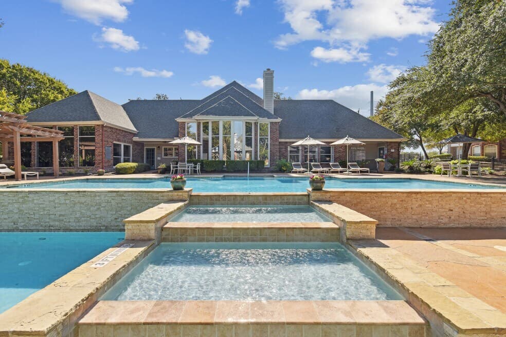 Whispering Creek Villas Apartment Homes in San Antonio, Texas
