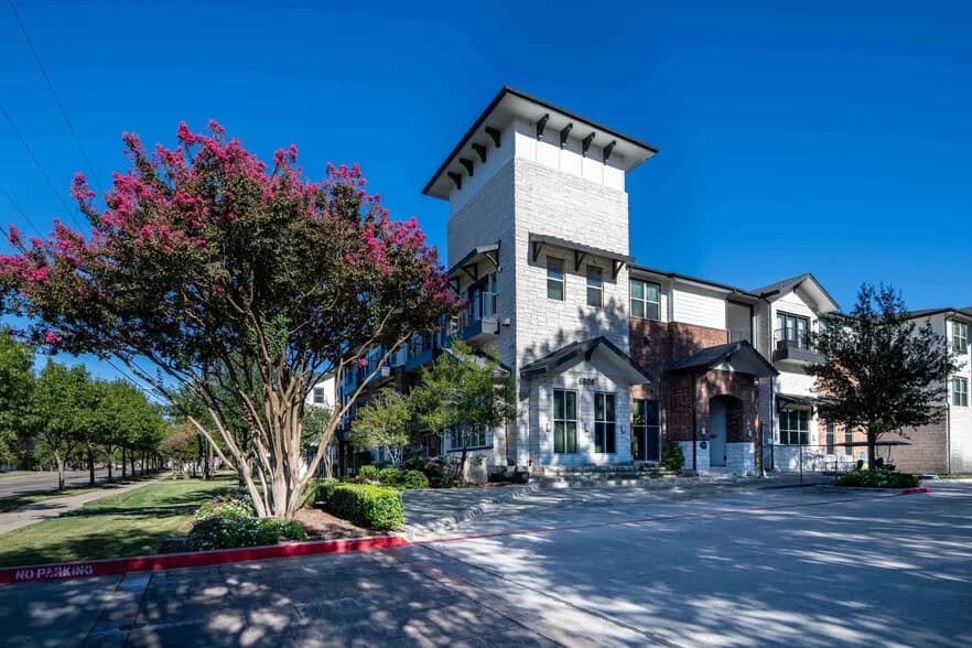 Laurel at Lake Highlands in Dallas, Texas