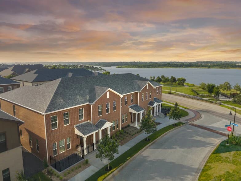 The Linden Townhomes in Arlington, Texas