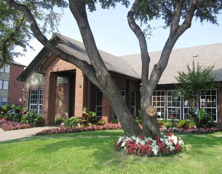 Buena Vista Apartments in Dallas, Texas