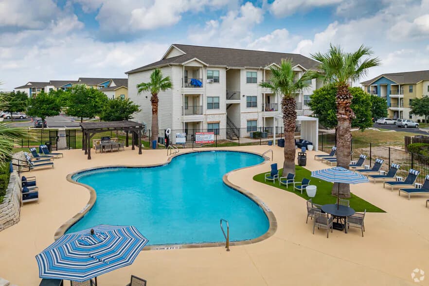 Nova Vista Apartments at Woodlake in San Antonio, Texas