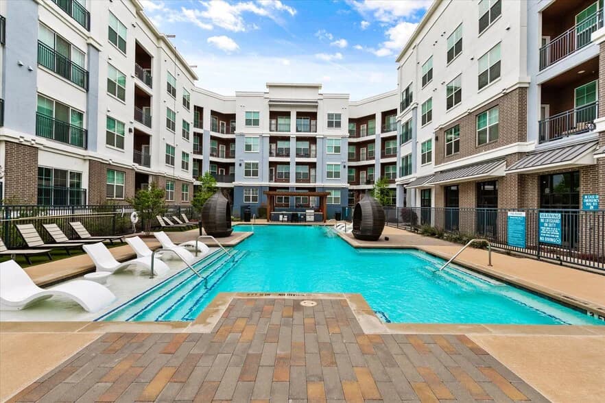 Shoreview Flats in Dallas, Texas
