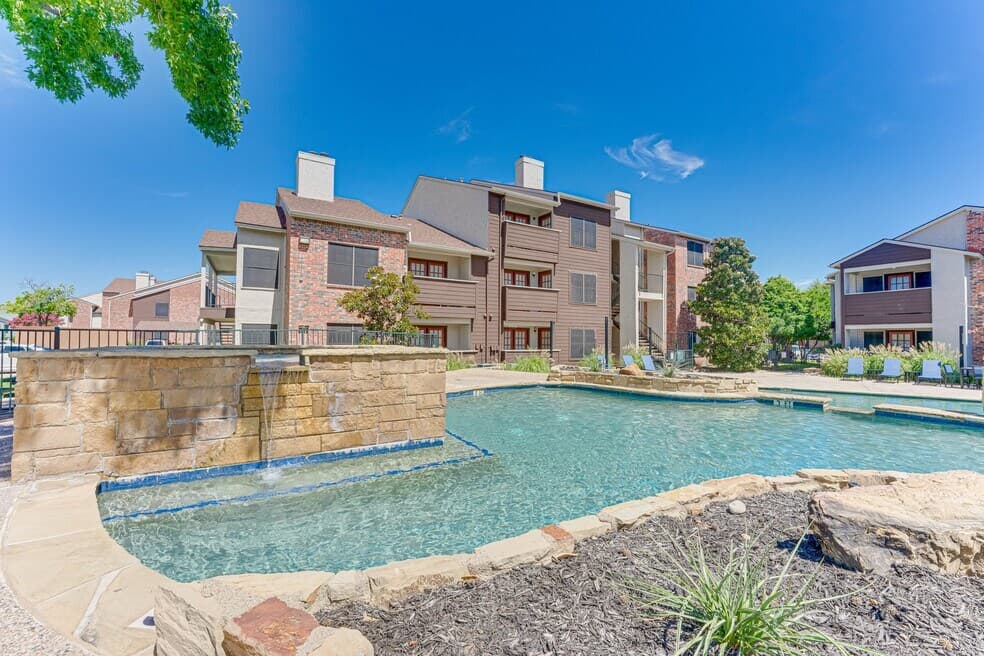 Timberglen Apartments — photo 2