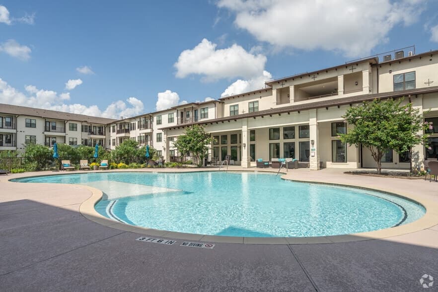 Ivy Point Klein in Spring, Texas