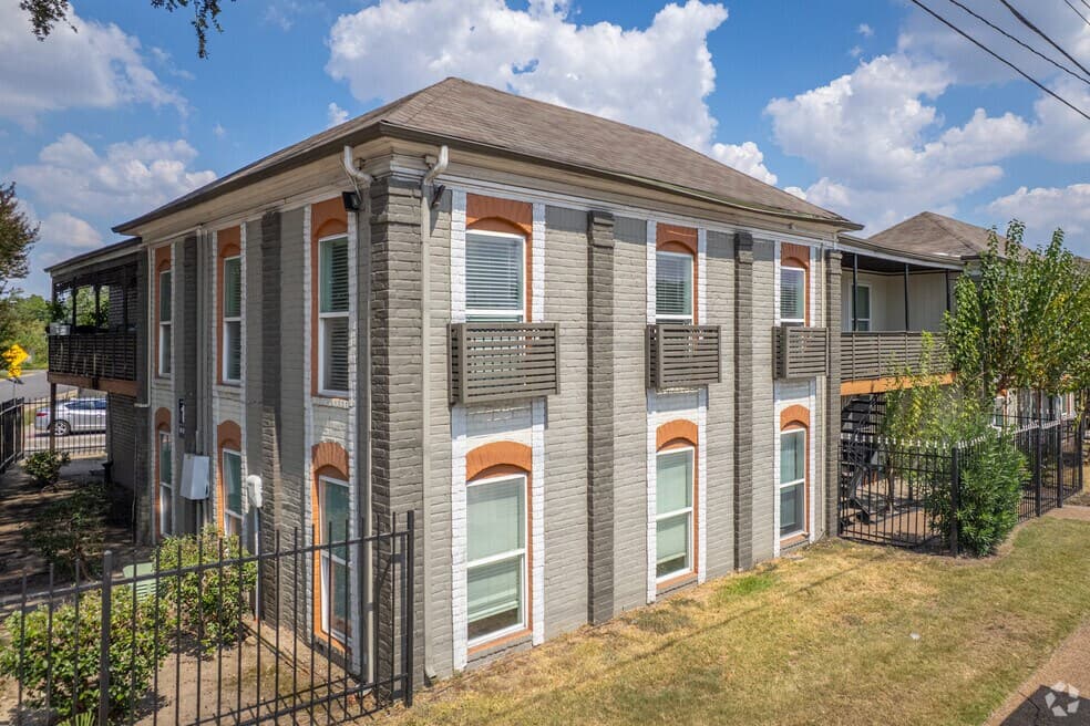 Valencia at Spring Branch — photo 4