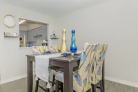 Valencia Grove Apartments — photo 5
