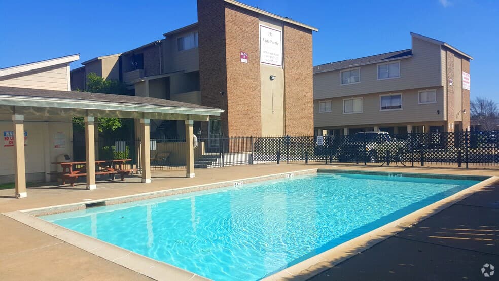Vista Pointe Apartments in La Porte, Texas