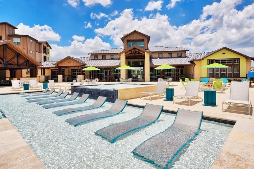 Estraya Westover Hills Apartments in San Antonio, Texas