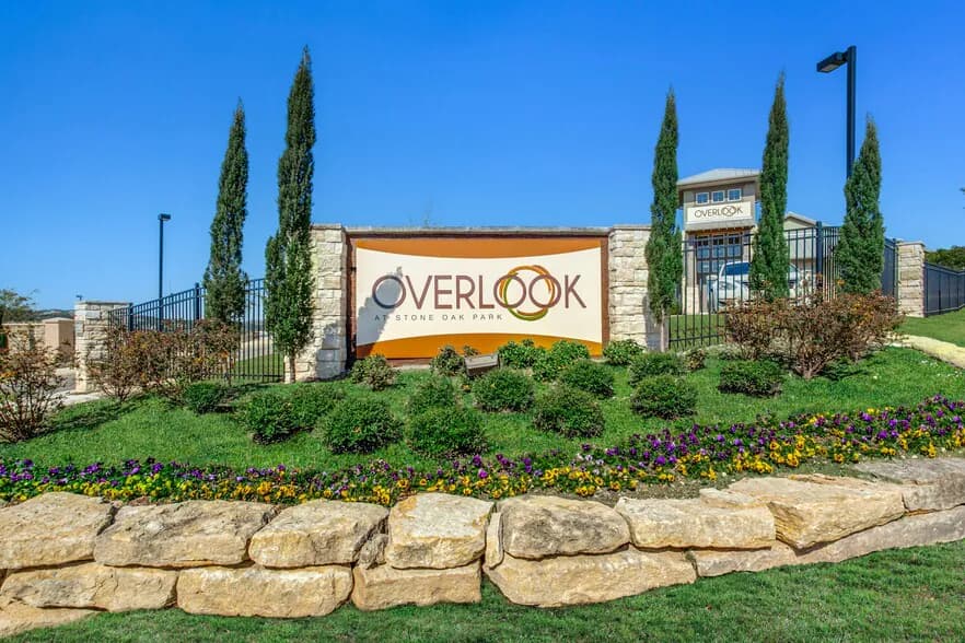 Overlook at Stone Oak Park Apartments in San Antonio, Texas