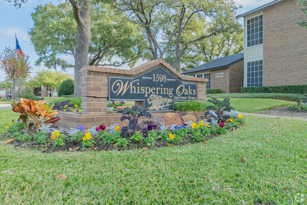 Whispering Oaks Apartments in North Richland Hills, Texas