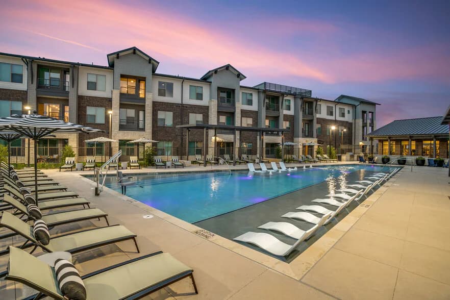 Jefferson Lakehaven in Grand Prairie, Texas