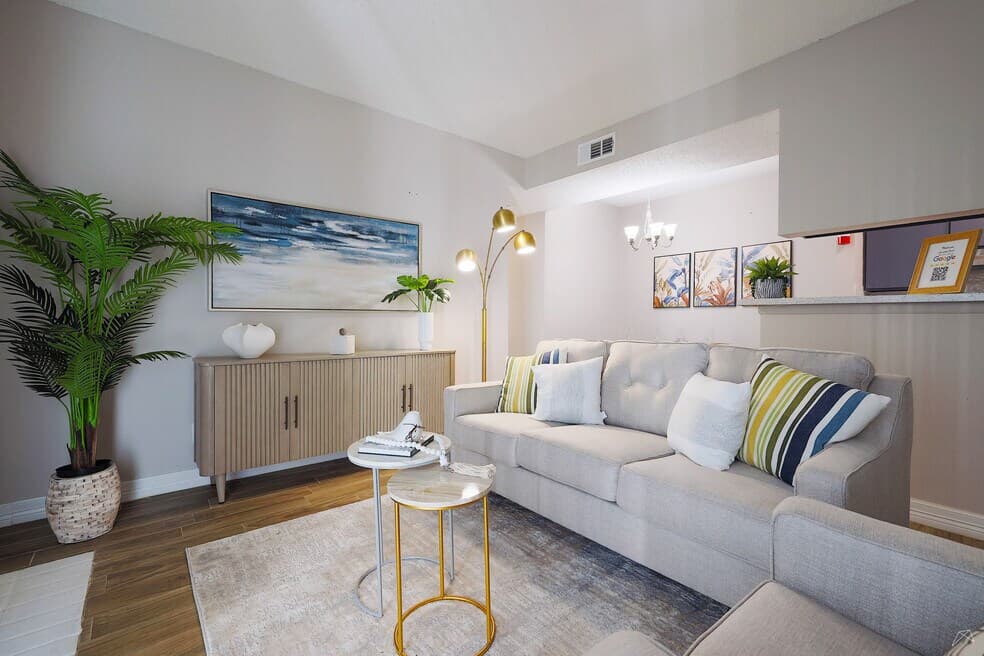 The Palms Apartments — photo 2