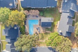 Whispering Oaks Apartments — photo 3