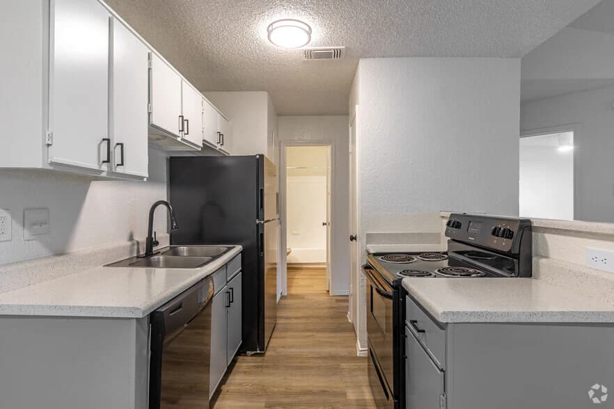 Eagle Creek Landing Apartments in DeSoto, Texas