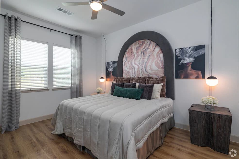 The Rosslyn at Garden Oaks — photo 4