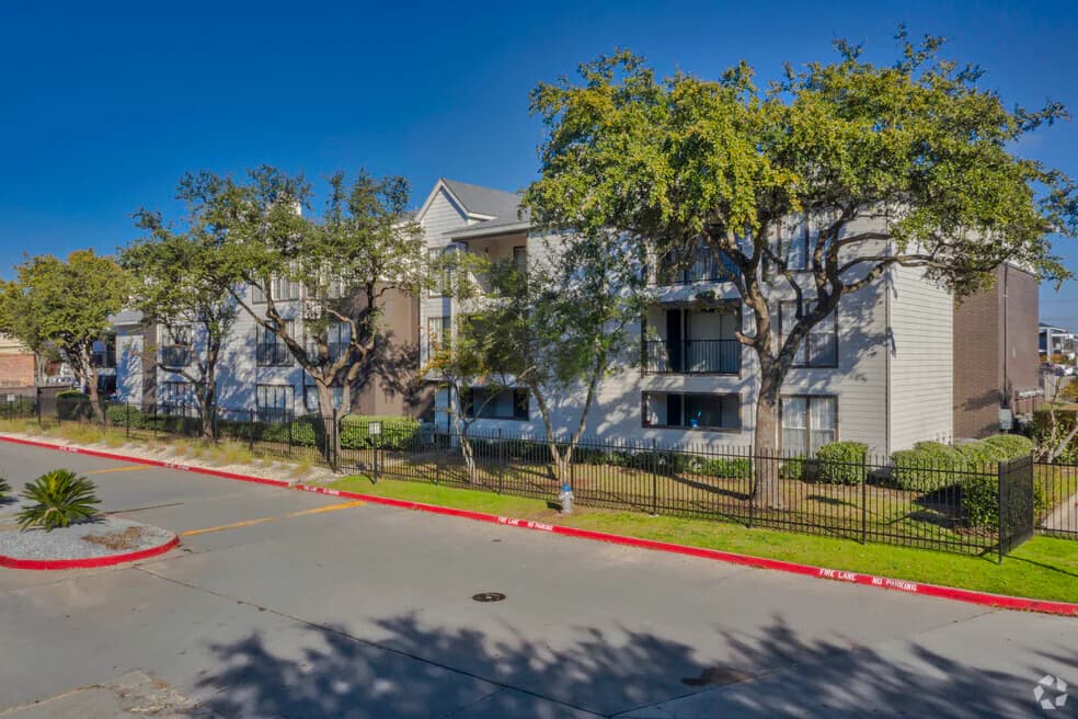 The Elise Apartments in Dallas, Texas