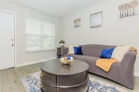 Valencia Grove Apartments — photo 3