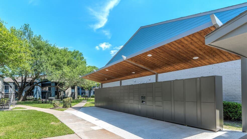 Warwick at Westchase — photo 4